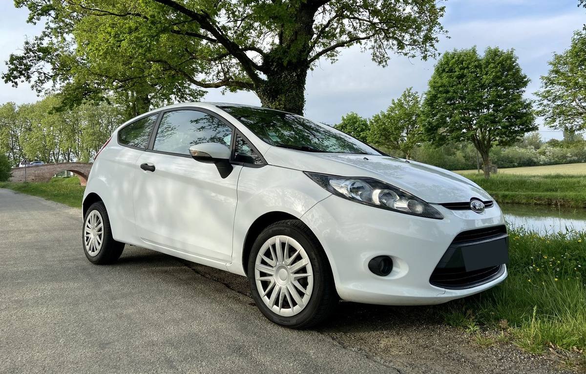Location Ford Fiesta à Saint-Ouen / Paris — FlexiRent