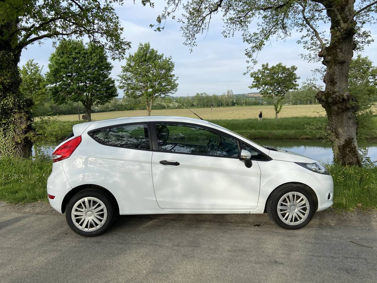 Ford Fiesta — photo 3