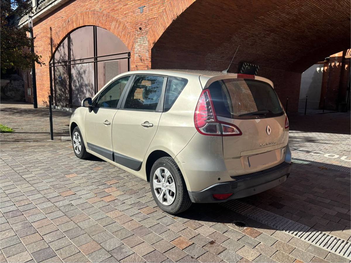 Location Renault Scénic à Saint-Ouen / Paris — FlexiRent